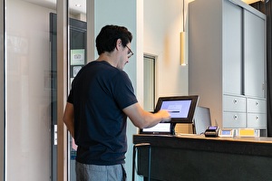 zelf check in/holobox.